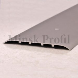 Широкий одноуровневый алюминиевый порог, открытое крепление